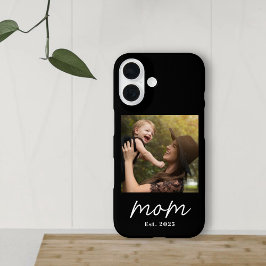 Funda iPhone 16 Black Mom Established Script Photo