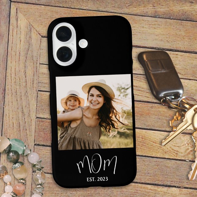 Funda iPhone 16 Black Mom Established Script Photo Case-Mate (Subido por el creador)