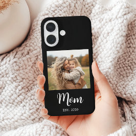 Funda iPhone 16 Black Mom Established Script Text and Photo