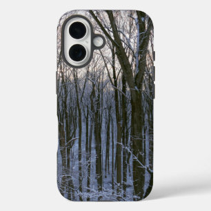 Funda iPhone 16 Bosque de árboles nevados