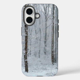 Funda iPhone 16 Bosque de árboles nevados