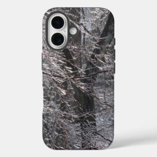 Funda iPhone 16 Bosque helado brillante en la luz de la mañana I
