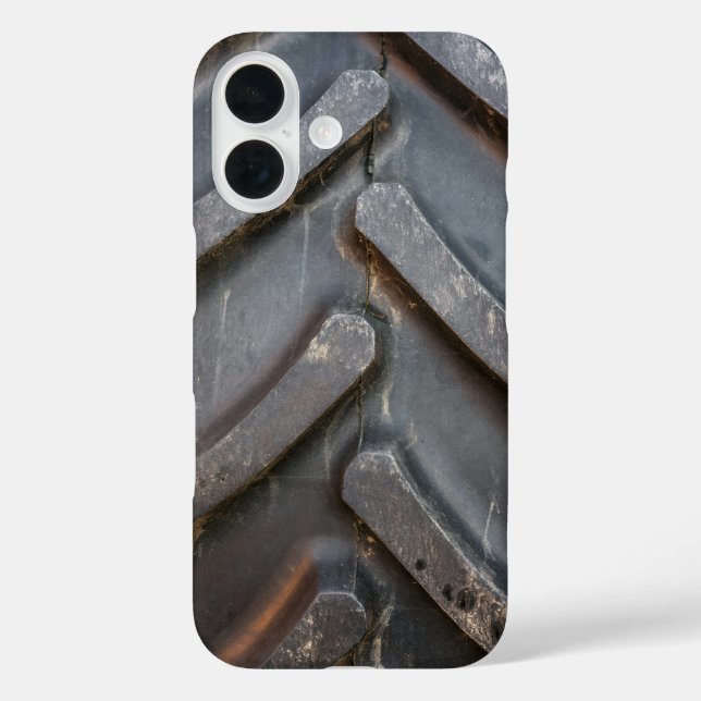 Funda iPhone 16 Close-Up of Tractor Tire Tread (Reverso )