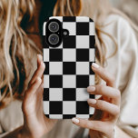 Funda iPhone 16 Comprobación retro en blanco y negro<br><div class="desc">Estuche de diseño para teléfono impreso en tablero de ajedrez boho en colores blanco y negro. Utilice las herramientas de diseño para agregar su propio monograma,  nombre u otro texto,  o cambie el color de fondo para crear uno único de los tipos de cobertura del dispositivo.</div>