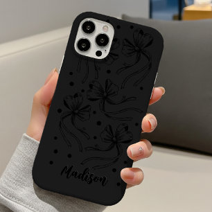 Funda iPhone 16 coqueta monograma de lazos negro gris chic