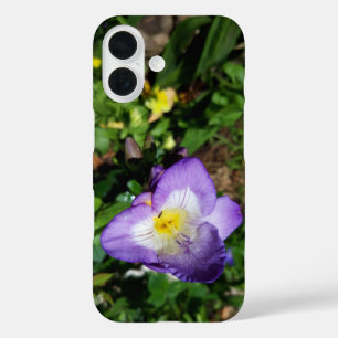Funda iPhone 16 Flores moradas de Freesia