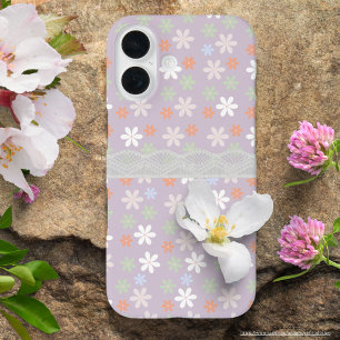 Funda iPhone 16 Fondo púrpura claro con patrón de Bloomía de encaj
