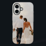 Funda iPhone 16 Foto Personalizado personalizada<br><div class="desc">Convierte tus recuerdos más felices en un estuche para iPhone personalizado. Un regalo de mantenimiento único que puedes agregar tu foto y nombre para hacerlo tuyo. Es un regalo impresionante para los recién casados.</div>