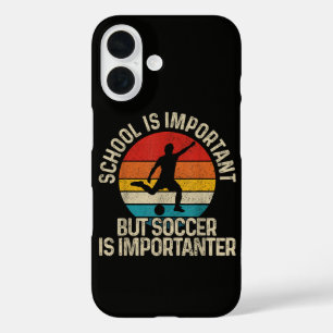 Funda iPhone 16 Fútbol Divertido Es Más Importante Frase De Regres