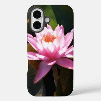Funda iPhone 16 Jardín acuático de color rosa y floral iluminado p