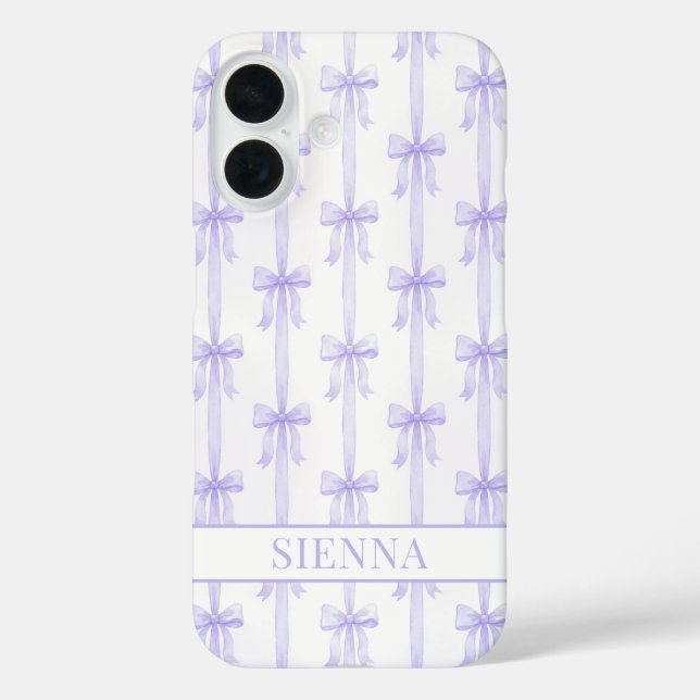 Funda iPhone 16 Lazos de Coqueta Morada con Monograma Rayado (Reverso )