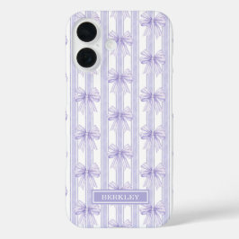 Funda iPhone 16 Lazos de Coqueta Morada en Rayas Monogramadas