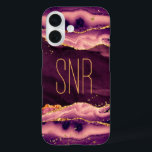 Funda iPhone 16 Magenta Agate Geode Monograma Nombre Gold Purpurin<br><div class="desc">Elegante y elegante estuche de teléfono celular personalizado con agate magenta, geodoro y mármol con un falso purpurina de oro con un monograma, iniciales o nombre mostrado en un estilo de letra moderno editable en oro. OPCIONES: El ejemplo se muestra en un estilo de funda para iPhone 14 de apenas...</div>