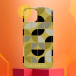 Funda iPhone 16 MCM Geométrico Mod Circles Patrón - negro dorado<br><div class="desc">Un patrón moderno de mediados de siglo con círculos de veinticinco en un patrón fúnebre y retro. El diseño es minimalista: dorado, gris, taupe y negro. Puede agregar su nombre en la parte inferior en una fuente simple y sans serif. Para los usuarios avanzados, puede cambiar cualquier color para que...</div>