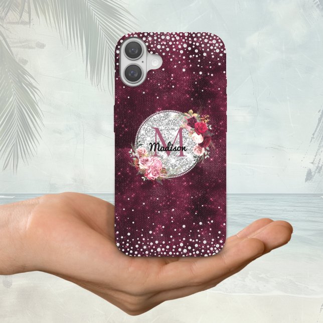 Funda iPhone 16 Moda falsa Purpurina plateado Burgundy Floral mono (Subido por el creador)