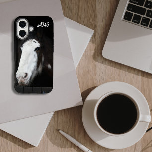 Funda iPhone 16 Monograma de caballo marrón con ojos azules