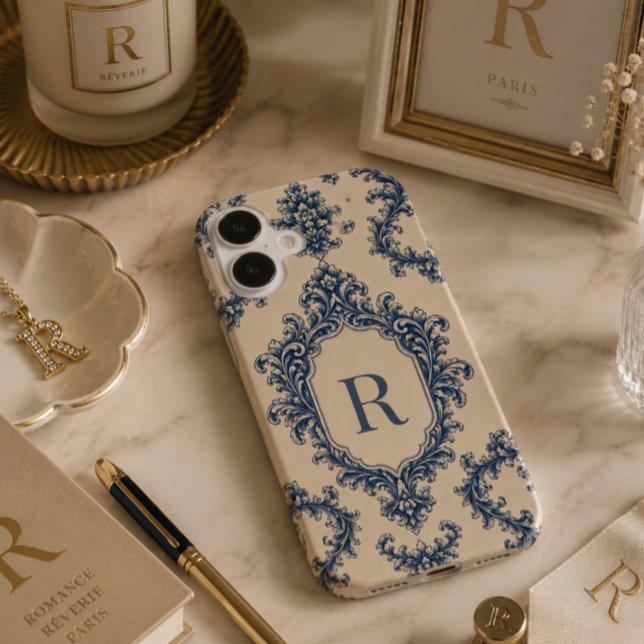 Funda iPhone 16 Monograma de Damasco Azul Personalizado (Subido por el creador)