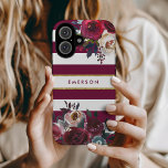 Funda iPhone 16 Monograma de la franja floral de boho de Borgoña y<br><div class="desc">Casos de teléfono monogramados por personalizado personalizados con su nombre u otro texto. Este moderno diseño de boho presenta un borde floral de acuarela con colores de otoño rústicos sobre un fondo de rayas borgoñas y blancas con un falso acento de Relieve metalizado dorado. Utilice las herramientas de diseño para...</div>