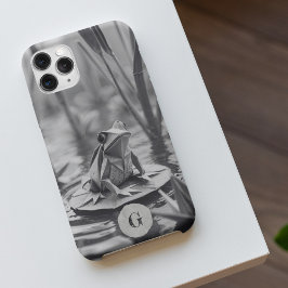 Funda iPhone 16 Monograma de lirio Pad de yegua de crema de crema 