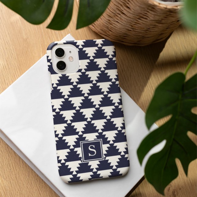 Funda iPhone 16 Monograma geométrico azteca moderna azul de median (Subido por el creador)