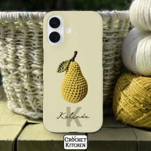Funda iPhone 16 Monograma moderno con crochet amarillo mínimo