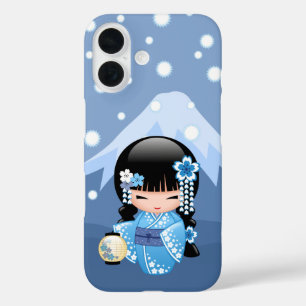 Funda iPhone 16 Muñeca Kokeshi de Invierno Geisha de la Montaña Az