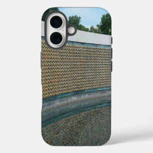 Funda iPhone 16 Muro de la Libertad del Monumento a la Segunda Gue