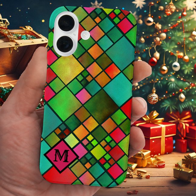 Funda iPhone 16 Navidades personalizados maletín de teléfono de pa (Christmas phone case featuring a checkered festive pattern in red and green with your monogram)