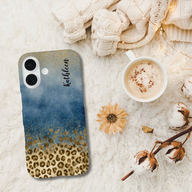Funda iPhone 16 Nombre de monograma de estampado de leopardo con b (Blue gold glitter leopard print monogrammed name iPhone case 17 16 15 14 13 12 11 Pro Max Plus Mini)