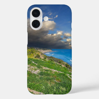 Funda iPhone 16 Nubes poderosas sobre el Dume de punto