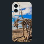 Funda iPhone 16 Obra de arte en la playa de Hokitika, Nueva Zeland<br><div class="desc">Obra de arte realizada por artistas de la deriva en la playa de Hokitika en Nueva Zelanda. En enero se celebra un festival de mariscos y arena todos los años.</div>