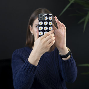 Funda iPhone 16 Patrón floral de margarita blanca sobre negro