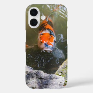 Funda iPhone 16 Pescado de Koi en un estanque