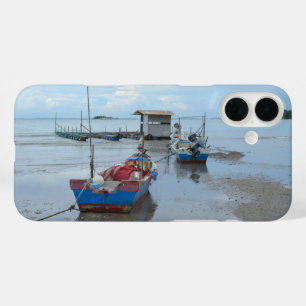 Funda iPhone 16 Plus Dos barcos de pesca en Penang, Malasia