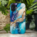 Funda iPhone 16 Plus Elegante y moderno nombre personalizado de mármol<br><div class="desc">Los Fundas Modern Elegant Blue Gold Marble Personalized Name iPhone 16 Plus presentan su nombre personalizado en una elegante tipografía de escritura caligráfica sobre un fondo moderno de mármol azul y oro. Un regalo perfecto para su cumpleaños, madre para el Día de la Madre, hermana o mujer para Navidades y...</div>