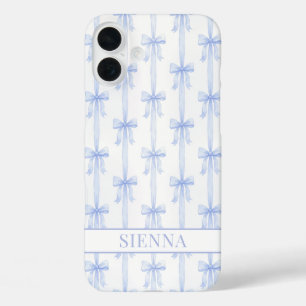 Funda iPhone 16 Plus Lazos Coquetos Azules Monogramados a Rayas