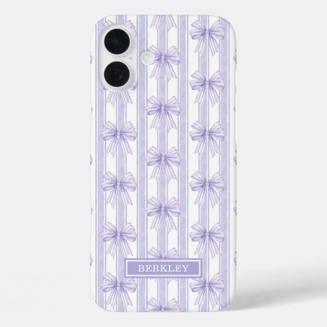 Funda iPhone 16 Plus Lazos de Coqueta Morada en Rayas Monogramadas (Reverso )