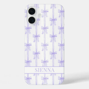 Funda iPhone 16 Plus Lazos de Coqueta Morada Monogramados a Rayas
