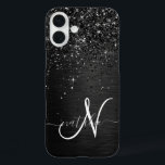 Funda iPhone 16 Plus Monograma de espuma de Purpurina negro personaliza<br><div class="desc">Personalice fácilmente este elegante diseño de estuches de teléfono de moda con purpurina brillante negro de bonito sobre fondo metálico cepillado negro.</div>