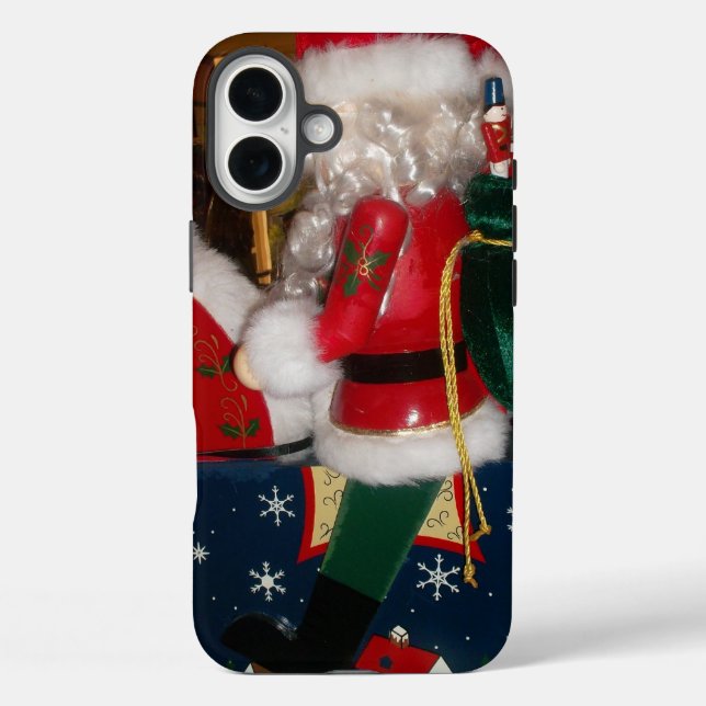 Funda iPhone 16 Plus Papá Noel en un caballo con arte de nieve (Reverso )