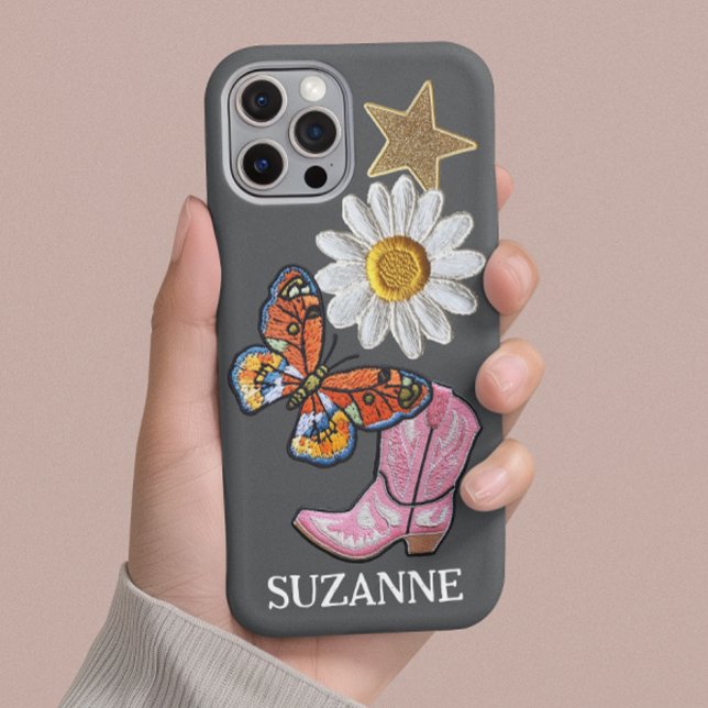 Funda iPhone 16 Plus Parches falsos personalizados rosa bota western (Subido por el creador)