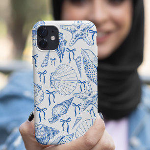 Funda iPhone 16 Plus Patrón de conchas marinas náuticas en blanco y neg