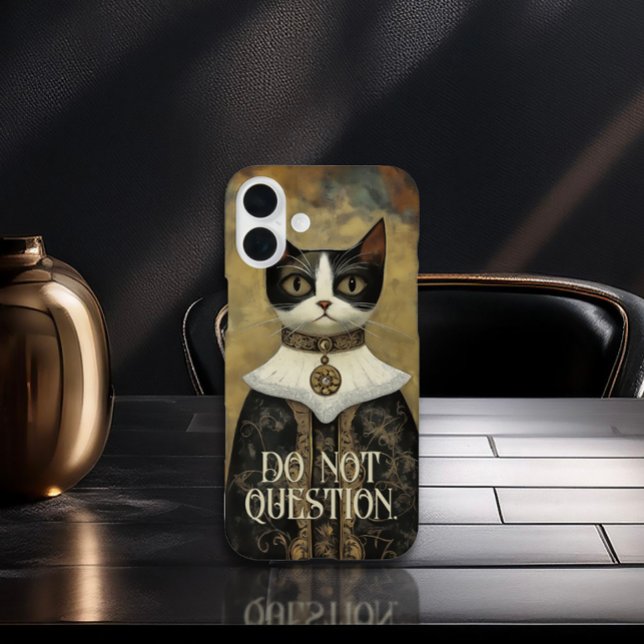 Funda iPhone 16 Plus Regal de gatos medievales de Tuxedo (Subido por el creador)