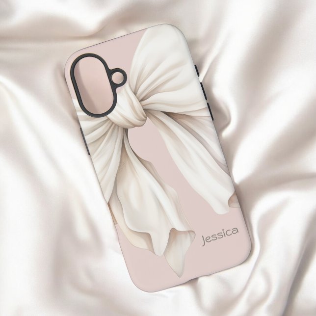 Funda iPhone 16 Plus Una pequeña marfil blanca se inclina sobre rosado  (Personalize with your name or other desired text.)