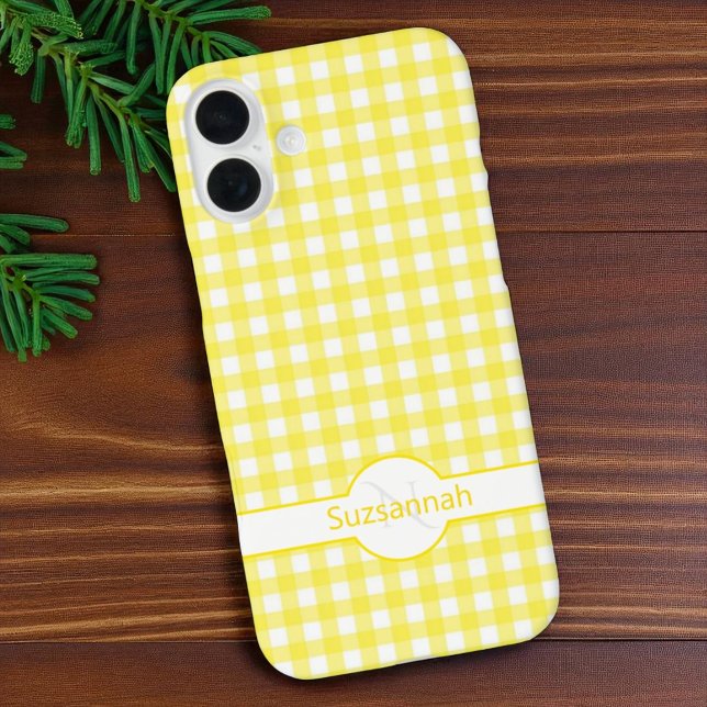 Funda iPhone 16 Plus Yellow Gingham Check Monogramado Personalizado Fun (phone case template for monogram and / or name)