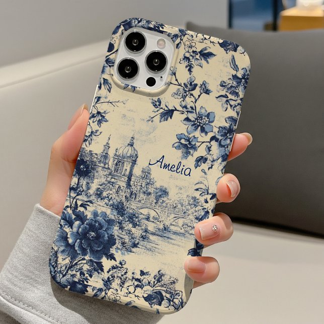 Funda iPhone 16 Pro Elegante castillo azul toile floral de jouy monogr (Subido por el creador)
