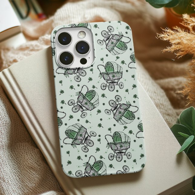 Funda iPhone 16 Pro Madre irlandesa verde con bebé ventilado (Elegant Green Irish / St Patrick's Day Baby Shower Vintage Baby Carriage & Lucky Green Shamrocks.)