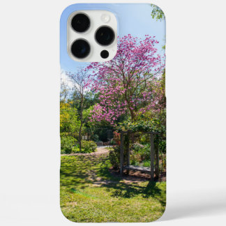 Funda iPhone 16 Pro Max Árboles rosas en el jardín en los jardines de Desc