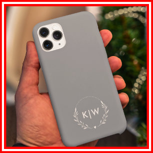 Funda iPhone 16 Pro Max Azul Polvo y Blanco   Monograma de Iniciales Moder