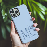 Funda iPhone 16 Pro Max Iniciales de monograma azul moderno contemporáneas<br><div class="desc">Los Fundas Modern Blue Monogram Iniciales Contemporáneos Phone 16 Pro Max presentan un monograma personalizado de su personalizado en tipografía de escritura moderna. Perfecto para familia y amigos por cumpleaños,  Navidades,  vacaciones,  Día de la Madre,  Día del Padre y más. Diseñado por ©2024 Evco Holidays www.zazzle.com/store/evcoholidays</div>